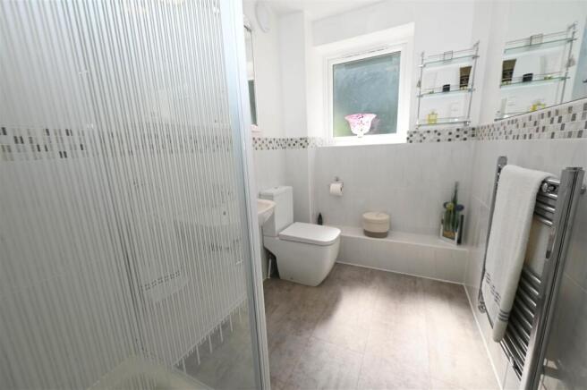 4 bed Detached for sale Image 12