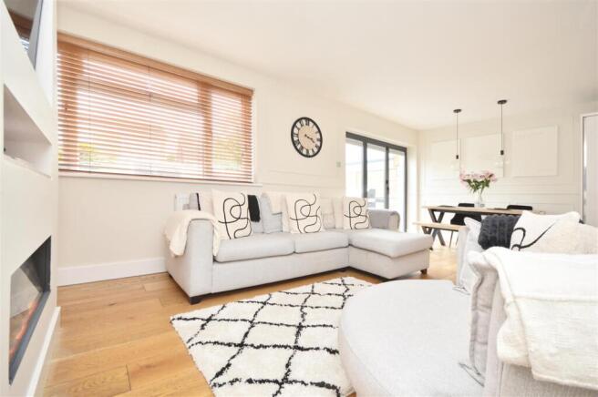 Sitting / Dining Area