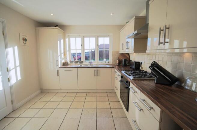 Dovecote Close, Snitterby, DN21 photo 3