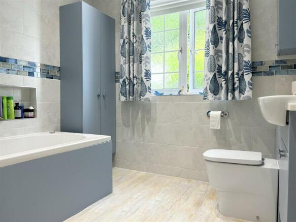BATHROOM.jpeg