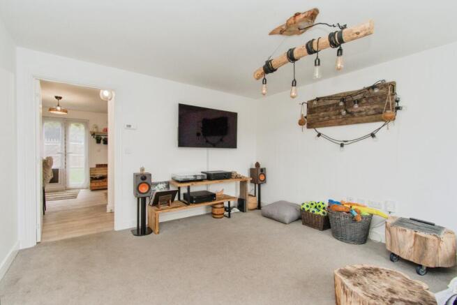 3 bed Town House for sale Image 4
