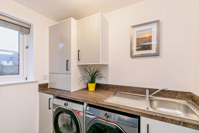 4 bed Detached for sale Image 7