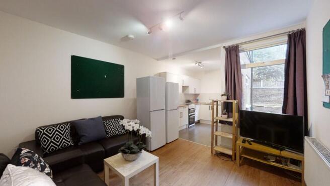 6 bed Terraced to rent Image 4