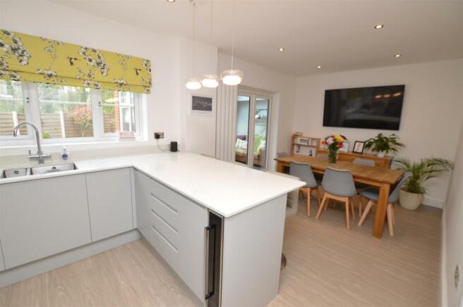 Open plan kitchen/dining room