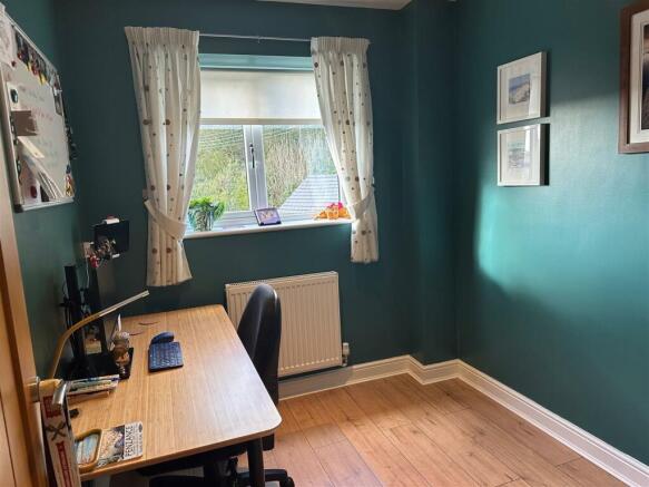 BEDROOM 3/STUDY