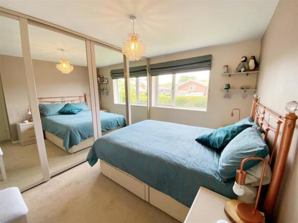 Bedroom 1 pic 1.jpg