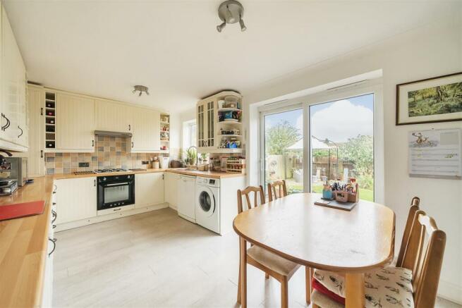 86 The Sale, Daventry