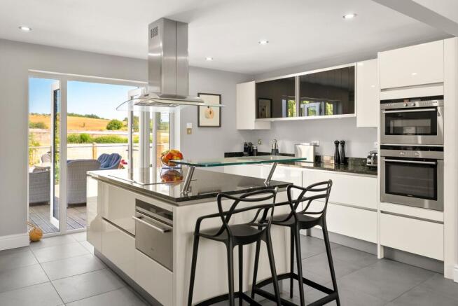 4 bed Detached for sale Image 5