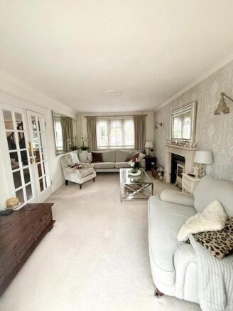 Park Cres Lounge pic 2.jpg