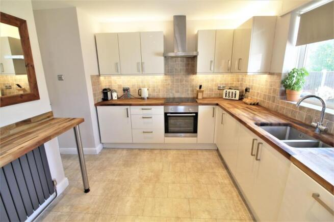 KITCHEN/BREAKFAST ROOM