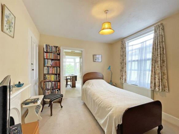 Gifford Terrace Road 68 - Bed 3.jpg