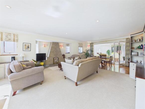 4 bed Detached for sale Image 4