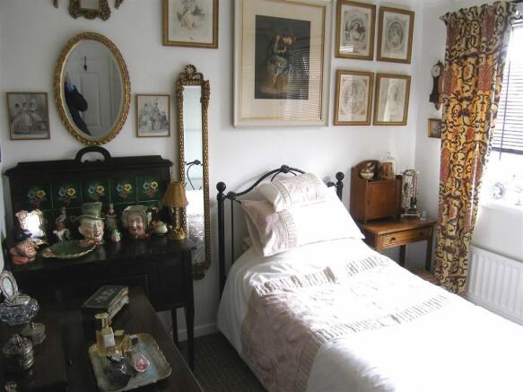 BEDROOM 2: