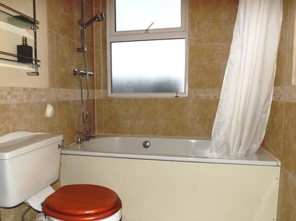 3 bed Terraced to rent Image 8