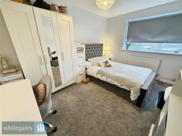 4 bed Detached for sale Image 9