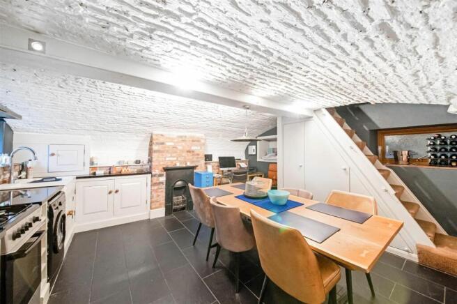 OPEN-PLAN DINING KITCHEN