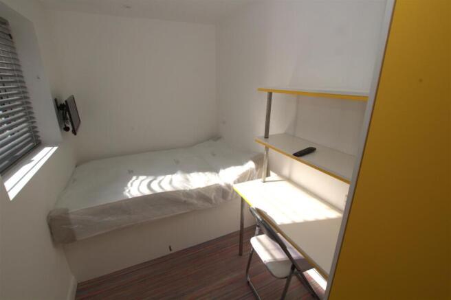4 bed House to rent Image 7