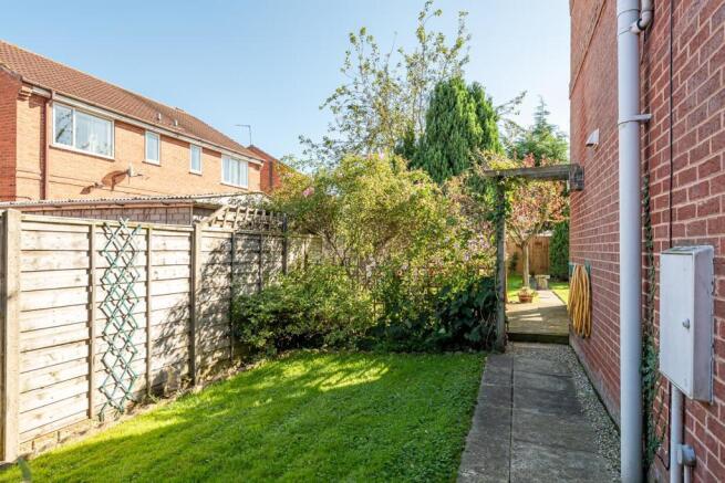 SIDE GARDEN