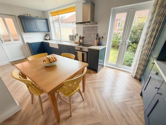 3 bed Semi-Detached for sale Image 6