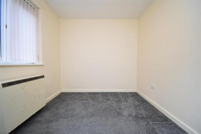 1 bed Ground Flat to rent Image 5
