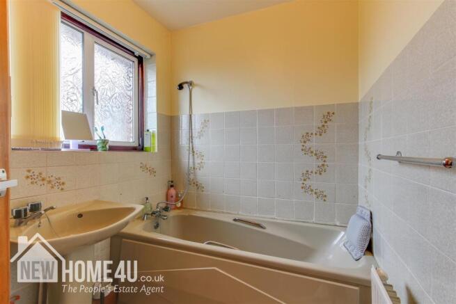 FAMILY BATHROOM: