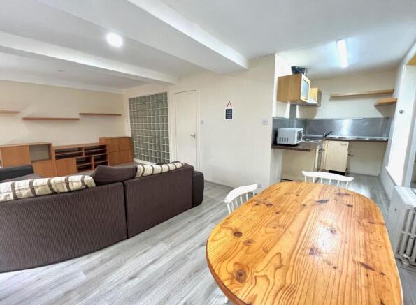 Lounge/Kitchen