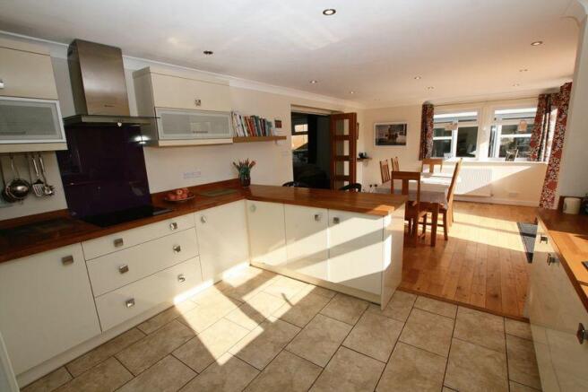 Kitchen/Dining...