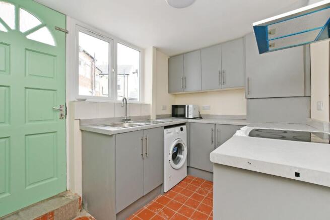 3 bed Terraced to rent Image 6