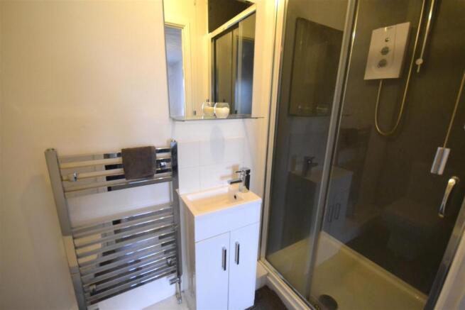 ensuite.jpg