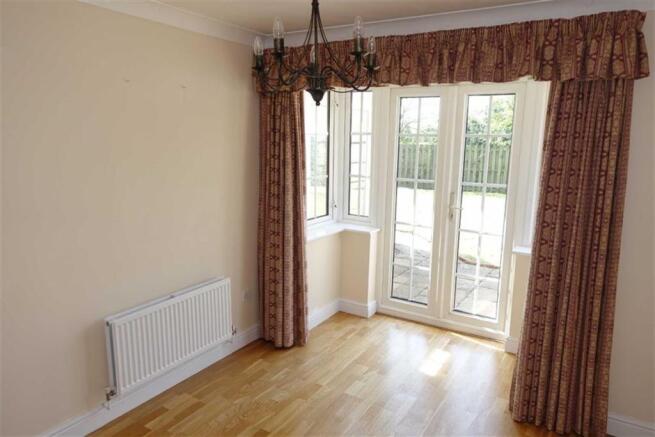 SEPARATE DINING ROOM