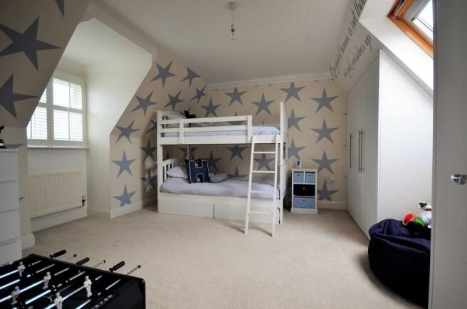 TOP FLOOR BED 5