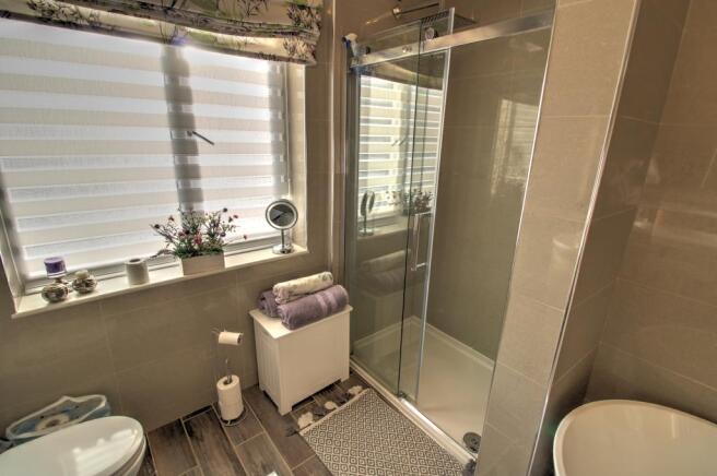 Family Bathroom c