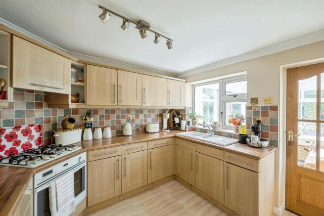3 bed Detached Bungalow for sale Image 7