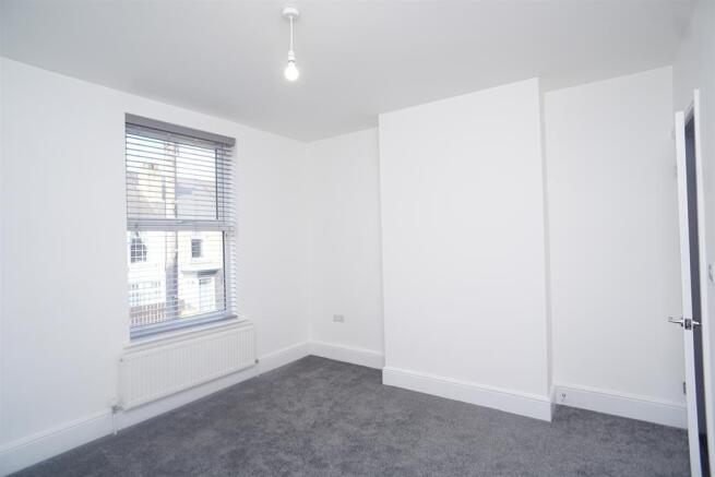 3 bed Terraced to rent Image 6