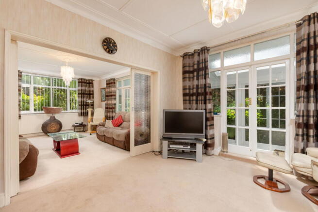 5 bed Detached for sale Image 8