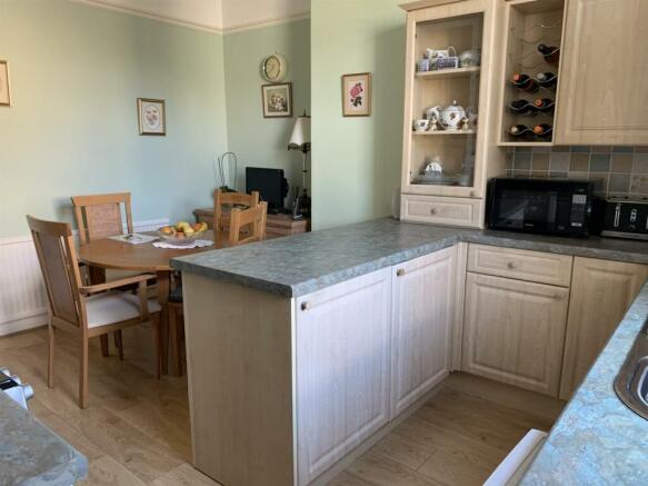 Kitchen diner.jpg