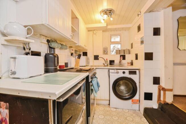 2 bed Flat for sale Image 5