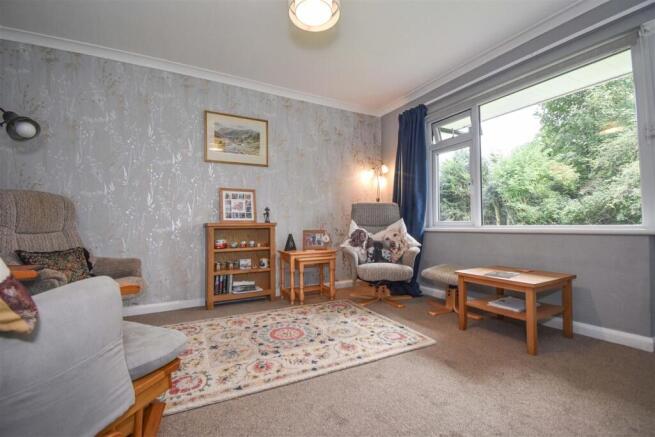 1 Lakeland Court Living Room a.jpg