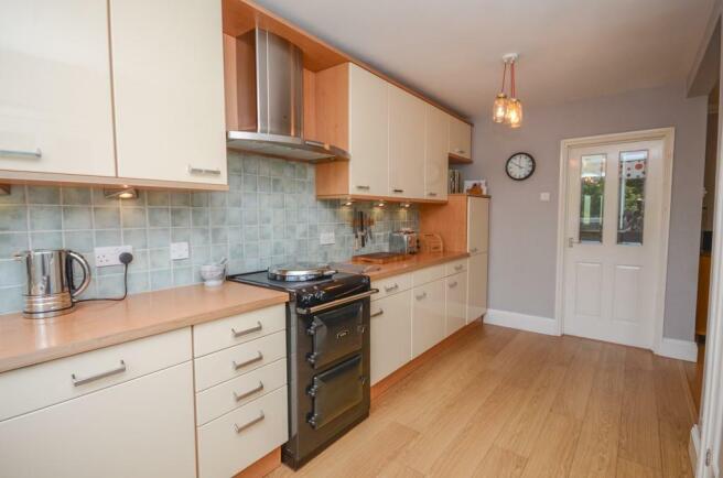 Kitchen pic 2.jpg