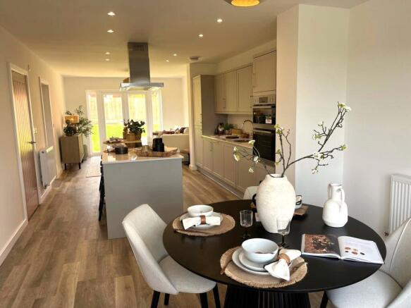 Kitchen & Dining