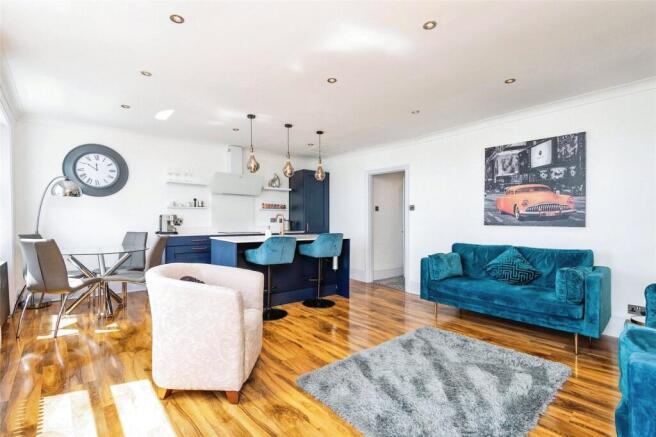 Lounge/ Kitchen