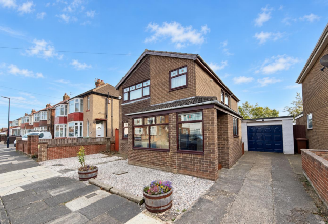 5-bed detached on Glentower Grove, Seaton Carew, Hartlepool, £275,000