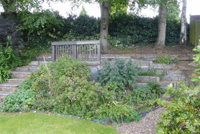 LARGE REAR GARDEN