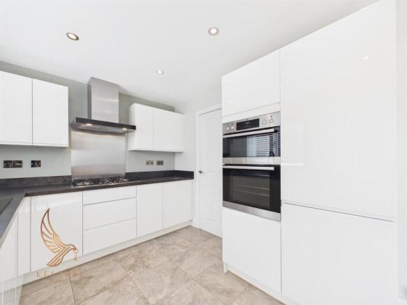 4 bed Detached for sale Image 12