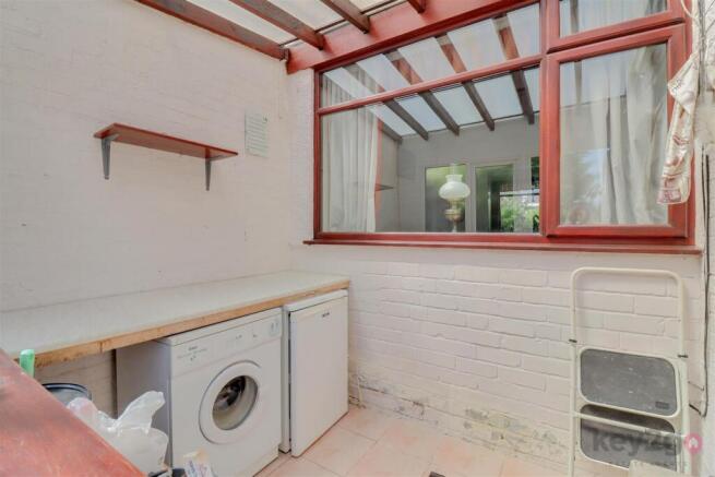 3 bed Semi-Detached for sale Image 11