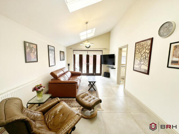 4 bed Semi-Detached for sale Image 4