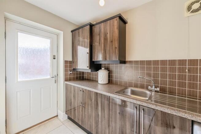 4 bed Detached for sale Image 9