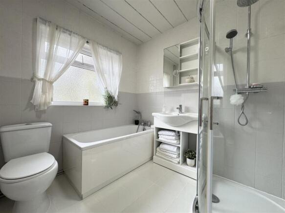 4 bed Detached for sale Image 12
