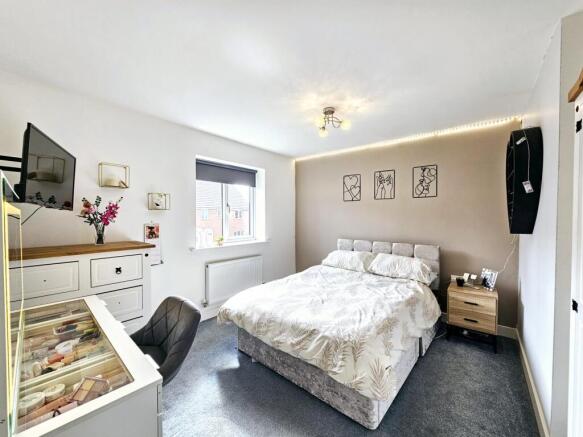 4 bed Detached for sale Image 12