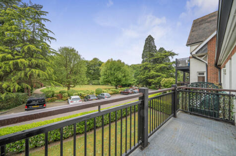 Beacon Crescent, Hindhead, Surrey, GU26